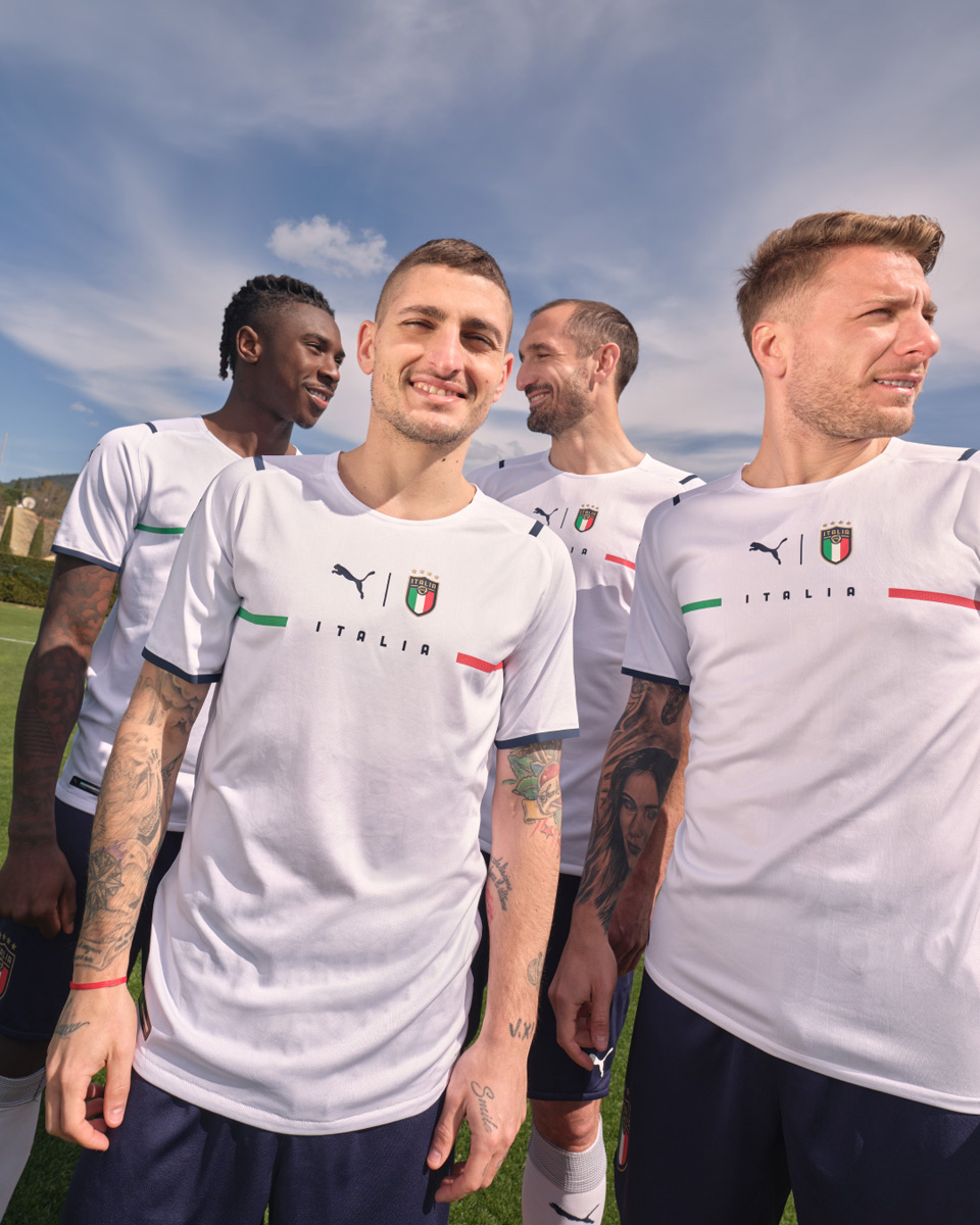 Uit voetbalshirts van het nationale team van Italië